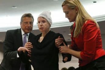 Žrtva napada šimpanze traži 150 miliona dolara odštete