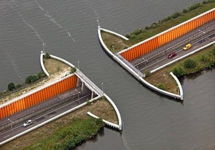 FOTO: Nevjerovatan plovni akvadukt: Vozila ispod, brodovi iznad FOTO: Nevjerovatan plovni akvadukt: Vozila ispod, brodovi iznad