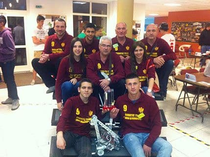 Đaci srednje stručne škole „Ivan Uskoković“ osvojili treće mjesto na međunarodnom takmičenju u robotici Đaci srednje stručne škole „Ivan Uskoković“ osvojili treće mjesto na međunarodnom takmičenju u robotici