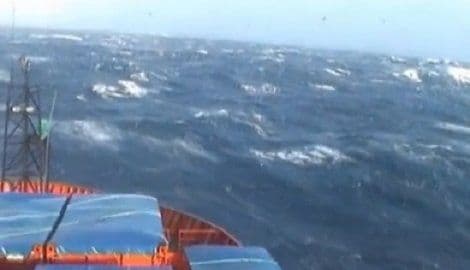 Nađeni mogući ostaci malezijskog aviona, loše vrijeme otežava pretragu (VIDEO) Nađeni mogući ostaci malezijskog aviona, loše vrijeme otežava pretragu (VIDEO)