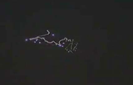 VIDEO: Vanzemaljci im proletjeli iznad kuće? VIDEO: Vanzemaljci im proletjeli iznad kuće?