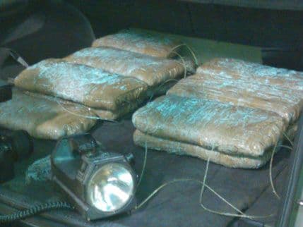 Zaplijenjeno 16 kg skanka na graničnom prelazu Sukobin Zaplijenjeno 16 kg skanka na graničnom prelazu Sukobin