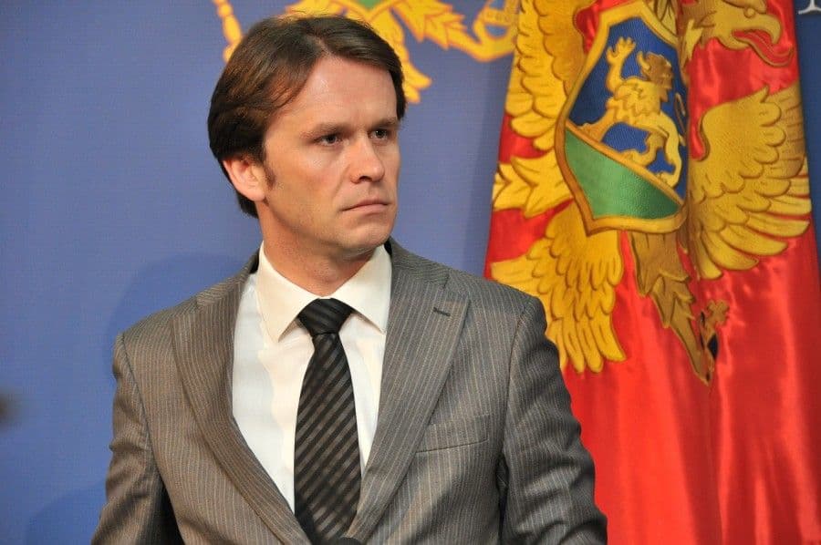 Konjević u Prištini potpisuje sporazume Konjević u Prištini potpisuje sporazume