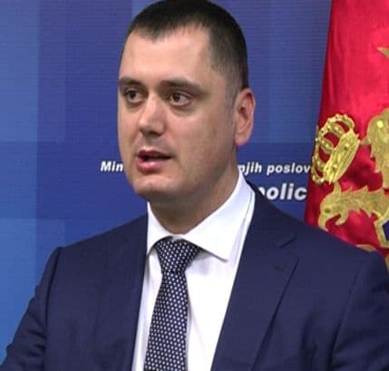 VIDEO: Vlasnik pogrebne firme „Narcis“ osumnjičen da je naručio prebijanje novinarke Nikčević VIDEO: Vlasnik pogrebne firme „Narcis“ osumnjičen da je naručio prebijanje novinarke Nikčević