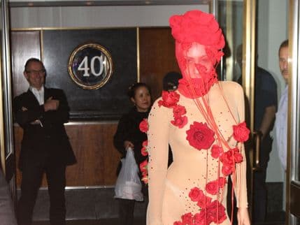 Pogledajte neobičan rođendanski kostim Lejdi Gage Pogledajte neobičan rođendanski kostim Lejdi Gage