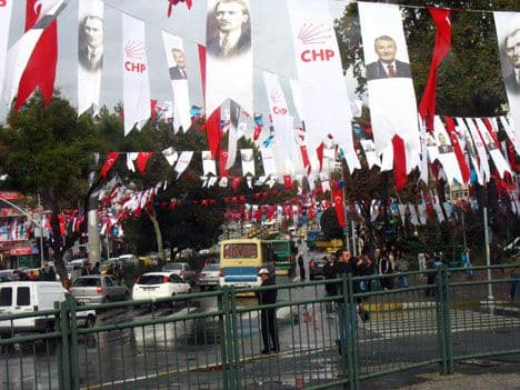 Sukobi na biralištima u Turskoj, šestoro mrtvih Sukobi na biralištima u Turskoj, šestoro mrtvih