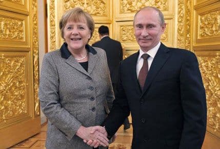 MERKEL: Ne porediti Putina i Hitlera MERKEL: Ne porediti Putina i Hitlera