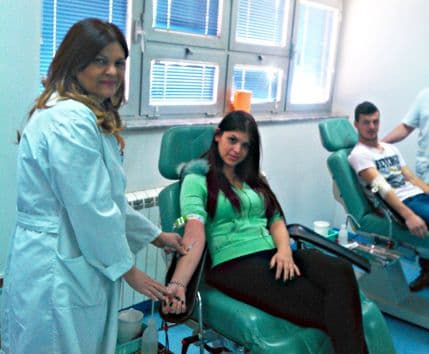 Maturanti iz Berana dali krv Maturanti iz Berana dali krv