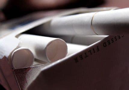 "Bijele" paklice cigareta uskoro na tržištu Velike Britanije "Bijele" paklice cigareta uskoro na tržištu Velike Britanije