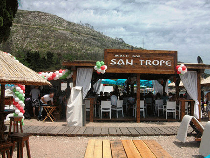 Budva: Izgorio plažni bar “San Trope” Budva: Izgorio plažni bar “San Trope”