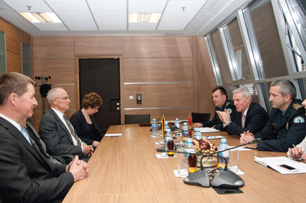 Fišer čestitao policiji realizaciju dva važna predmeta Fišer čestitao policiji realizaciju dva važna predmeta