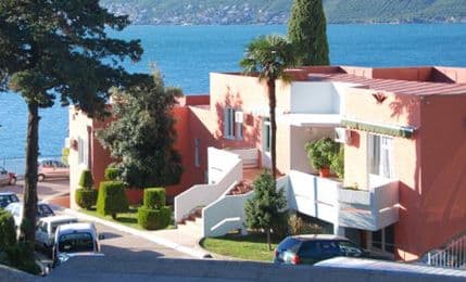 Sjutra "Slatkiš za djecu iz Bijele" u Domu "Mladost" Sjutra "Slatkiš za djecu iz Bijele" u Domu "Mladost"