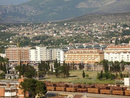 Nasilnik maltretirao porodicu, nasrnuo i na policajce Nasilnik maltretirao porodicu, nasrnuo i na policajce