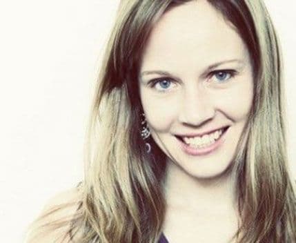 Tvitovala 14 sati dok se porađala Tvitovala 14 sati dok se porađala