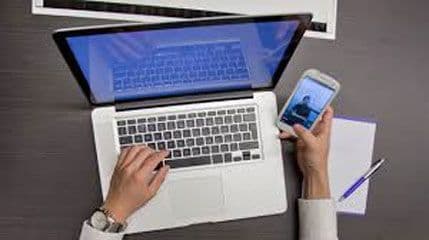 Dugotrajan rad za računarom izaziva oštećenja na organizmu Dugotrajan rad za računarom izaziva oštećenja na organizmu