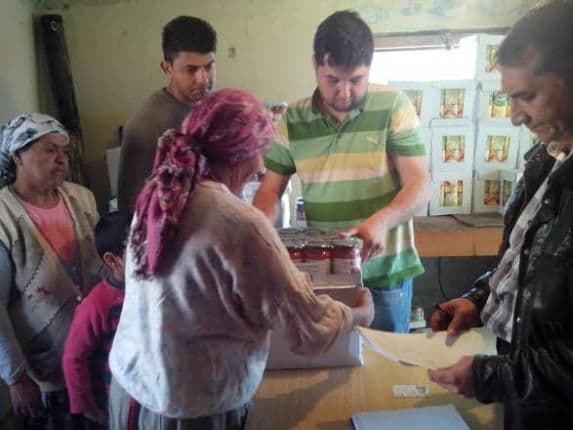 Banka hrane donirala pomoć porodicama Roma i Egipćana Banka hrane donirala pomoć porodicama Roma i Egipćana