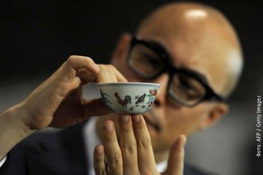 FOTO: Činijica iz dinastije Ming plaćena 26 miliona eura! FOTO: Činijica iz dinastije Ming plaćena 26 miliona eura!