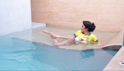 VIDEO: Larisa diže temperaturu pred SP u fudbalu VIDEO: Larisa diže temperaturu pred SP u fudbalu