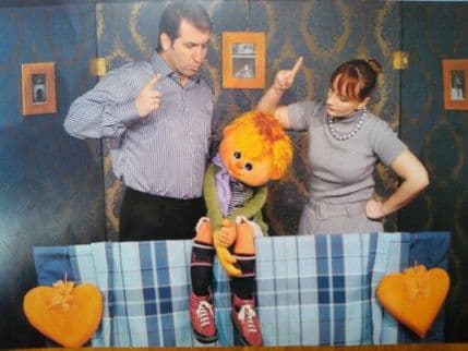 Gradsko pozorište izvodi "Ah, šta sve mora jadno dijete" u podgoričkom KIC-u Gradsko pozorište izvodi "Ah, šta sve mora jadno dijete" u podgoričkom KIC-u