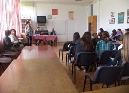 "Otvori oči ti biraš". O bolestima zavisnosti sa učenicima u Baru "Otvori oči ti biraš". O bolestima zavisnosti sa učenicima u Baru