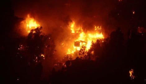 Dvije žrtve požara u Čileu koji je progutao 500 kuća Dvije žrtve požara u Čileu koji je progutao 500 kuća