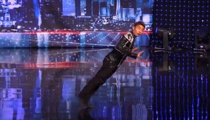 Nevjerovatno: U takmičenju izveo scene iz Matriksa bez specijalnih efekata Nevjerovatno: U takmičenju izveo scene iz Matriksa bez specijalnih efekata