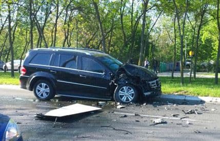 Jedan predsjednik i dva blindirana „mercedesa“ Jedan predsjednik i dva blindirana „mercedesa“