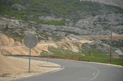 Jedna osoba poginula u saobraćajnoj nesreći na putu Nikšić - Risan Jedna osoba poginula u saobraćajnoj nesreći na putu Nikšić - Risan