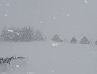 FOTO: Snijeg obijelio čitav sjever, na Žabljaku jutros izmjereno 14 cm FOTO: Snijeg obijelio čitav sjever, na Žabljaku jutros izmjereno 14 cm
