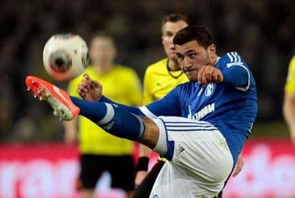 Bosanski fudbaler kupio 200 kesica sa sličicama i nije pronašao sebe Bosanski fudbaler kupio 200 kesica sa sličicama i nije pronašao sebe