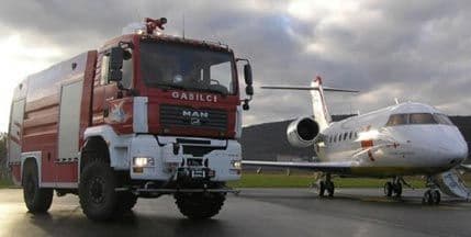 Tri osobe povrijeđene tokom simulacije avionske nesreće u Sloveniji Tri osobe povrijeđene tokom simulacije avionske nesreće u Sloveniji