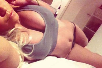 Seksi pravnica provokativnim fotografijama zarađuje za studije (FOTO) (VIDEO) Seksi pravnica provokativnim fotografijama zarađuje za studije (FOTO) (VIDEO)