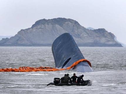 Ronioci tragaju za 200 nestalih Ronioci tragaju za 200 nestalih