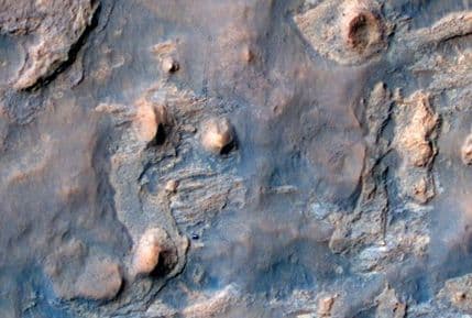 Pronađite "Kjuriositija" na fotografiji iz orbite Marsa Pronađite "Kjuriositija" na fotografiji iz orbite Marsa