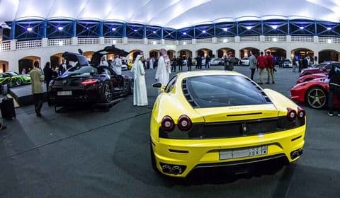 Saudijac priveden jer je njegova supruga vozila kola Saudijac priveden jer je njegova supruga vozila kola