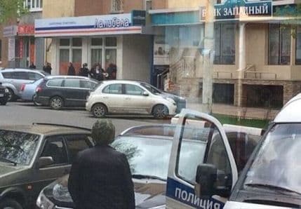 Rusija: Klijent banke uzeo taoce i traži isplatu 700.000 dolara Rusija: Klijent banke uzeo taoce i traži isplatu 700.000 dolara