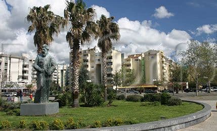 OO Pozitivne: Bar vandalski izlijepljen političkim plakatima OO Pozitivne: Bar vandalski izlijepljen političkim plakatima