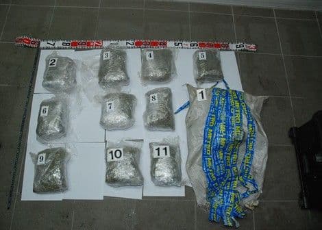 Na graničnom prelazu Dobrakovo zaplijenjeno oko 5,5 kilograma skanka Na graničnom prelazu Dobrakovo zaplijenjeno oko 5,5 kilograma skanka