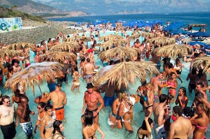 Budva na listi najboljih deset mjesta za ljetnje žurke Budva na listi najboljih deset mjesta za ljetnje žurke