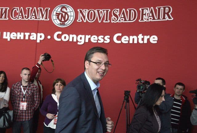 Vučić na GO SNS-a predstavio novi sastav Vlade Srbije Vučić na GO SNS-a predstavio novi sastav Vlade Srbije