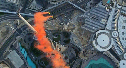 VIDEO: Skok sa najviše zgrade na svijetu za svjetski rekord VIDEO: Skok sa najviše zgrade na svijetu za svjetski rekord