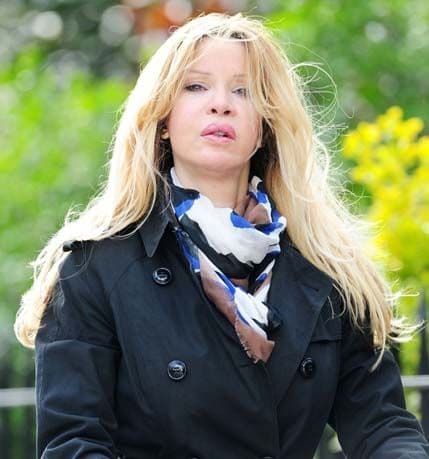 Sudbina žene sa 350 estetskih operacija Sudbina žene sa 350 estetskih operacija