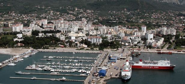 Bar: Privedeno 5 osoba zbog tuče Bar: Privedeno 5 osoba zbog tuče