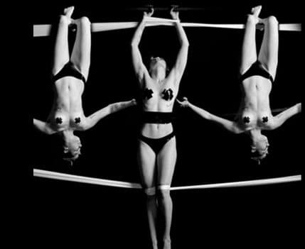 Majli Sajrus obožava da bude gola Majli Sajrus obožava da bude gola