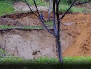 Tuzla: Otvorile se rupe dubine 10 metara Tuzla: Otvorile se rupe dubine 10 metara