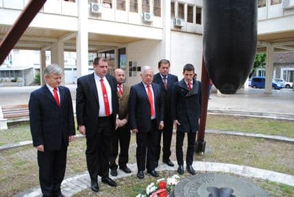 SNP: Cvijeće za nevine žrtve bombardovanja Podgorice SNP: Cvijeće za nevine žrtve bombardovanja Podgorice