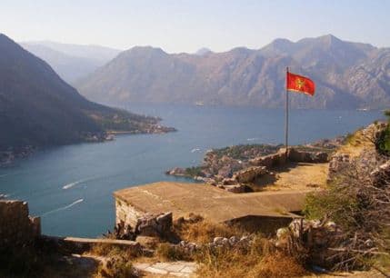 Ukradena crnogorska zastava sa vrha tvrđave San Đovani Ukradena crnogorska zastava sa vrha tvrđave San Đovani