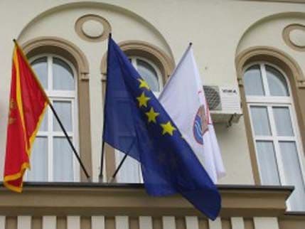 Berane: Zastava EU na zgradi opštine povodom Dana Evrope Berane: Zastava EU na zgradi opštine povodom Dana Evrope
