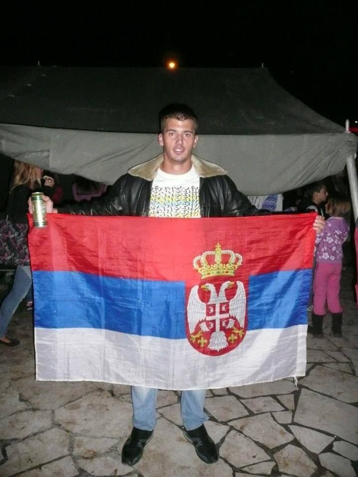 FOTO: Aktivista Fronta “kupovao” lične karte u ime DPS-a? FOTO: Aktivista Fronta “kupovao” lične karte u ime DPS-a?