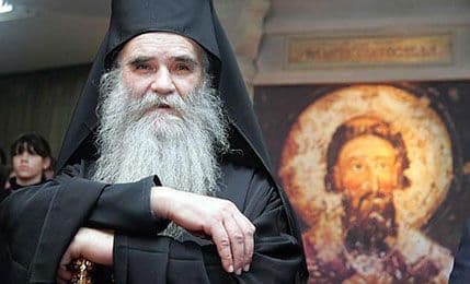 Amfilohije položio vijenac na spomenik Partizanu borcu Amfilohije položio vijenac na spomenik Partizanu borcu